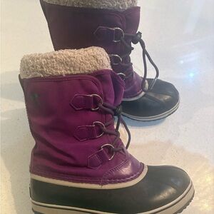 Sorel Girls Winter Boots - size 4